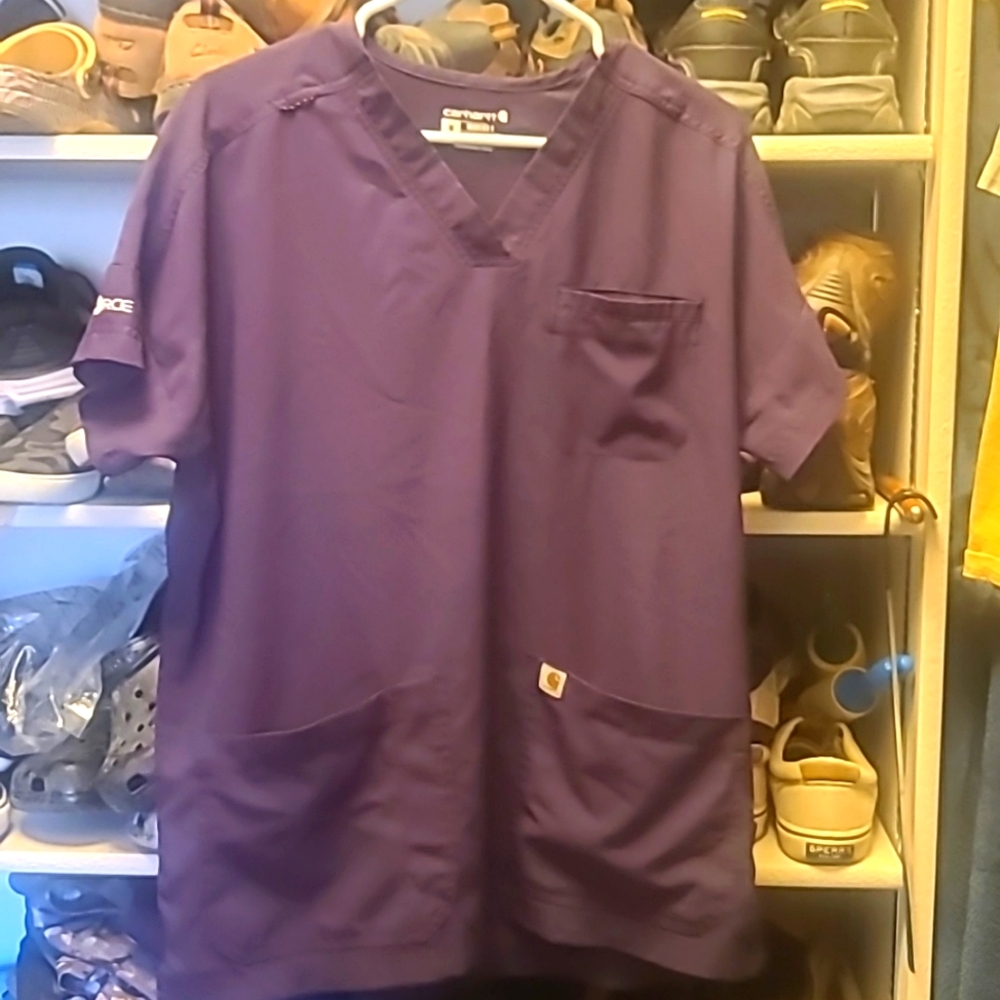 Carhartt modern fit scrub top in medium. Purple